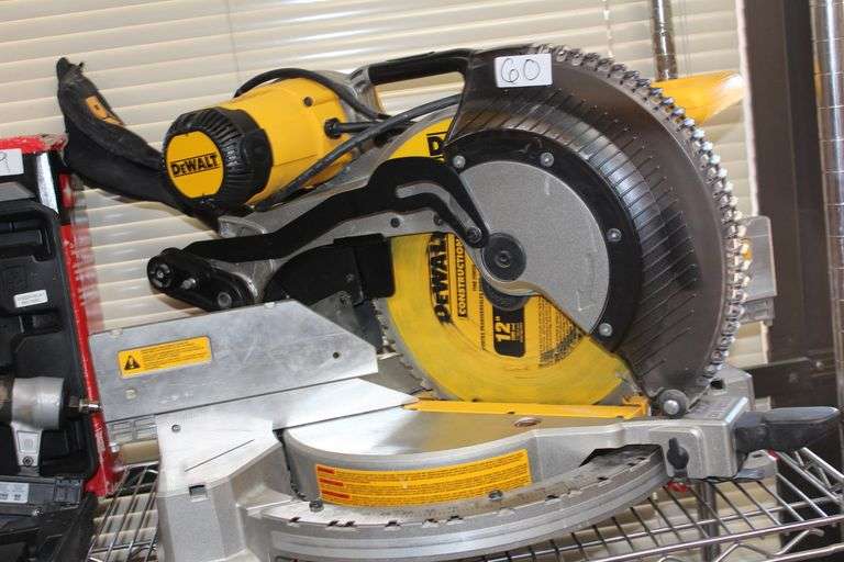 DEWALT DWS716 12" DOUBLE BEVEL COMPOUND MITER SAW TYPE 20   3800RPM