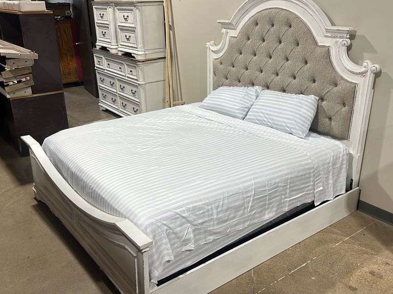 LIBERTY FURNITURE MAGNOLIA MANOR KING UPHOLSTERED PANEL BED MODEL: 244-BR15HU 83.0W x 72.0H x 3.0D FRAME RETAIL $2,500 WITH BOX SPRING AND HARDLY USED MEMORY FOAM MATTRESS INCLUDED