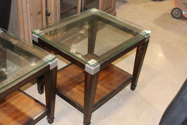 XINDING FURNITURE T1171-200D RECTANGLE END TABLE WITH GLASS TOP, SOLID WOOD, MADE IN 2013, IN GREAT CONDITION APROX 28" x 2' x 2'