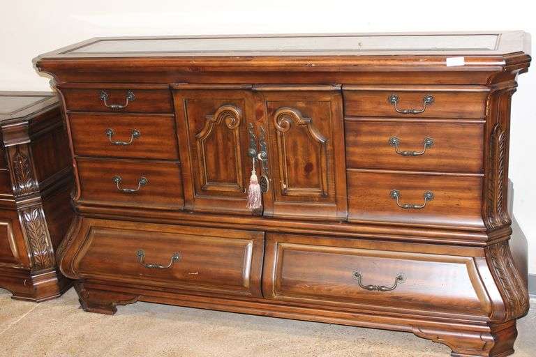 AICO FURNITURE 34050-34 TUSCANO MELANGE SOLID WOOD DRESSER, MICHAEL AMINI DESIGN, MADE FROM PINE SOLIDS & PINE VERNEERS WITH BUTTERSCOTCH MARBLE INLAY TOP, HAND CARVED ACANTHUS LEAF DETAIL, 8- FELT LINED DRAWERS & TWO DOORS, APROX  69"x 19" x 42" HARDLY USED MADE IN 2019 ORIGINAL RETAIL $2,900