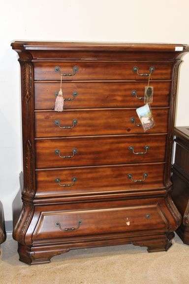 AICO FURNITURE 34070-34 TUSCANO MELANGE CHEST OF DRAWERS, MICHAEL AMINI DESIGN, MADE FROM PINE SOLIDS & PINE VERNEERS WITH BUTTERSCOTCH MARBLE INLAY TOP, HAND CARVED ACANTHUS LEAF DETAIL, & 6-DRAWERS APROX 48" x 20" x 58" HARDLY USED MADE IN 2019, WITH TAGS STILL IN TACT, BUT MISSING SINGLE HANDLE.. ORIGINAL RETAIL $1400