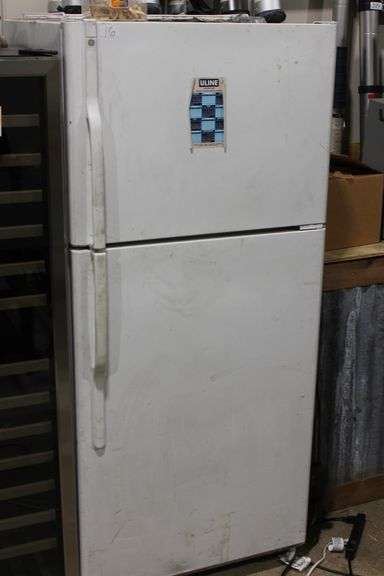 GE WHITE UPRIGHT FRIDGE WITH FREEZER MODEL GTS18ICSWRWW IN GREAT WORKING CONDITION DIMENSIONS HxWxD 66-1/8" x 29.5" x 30.25