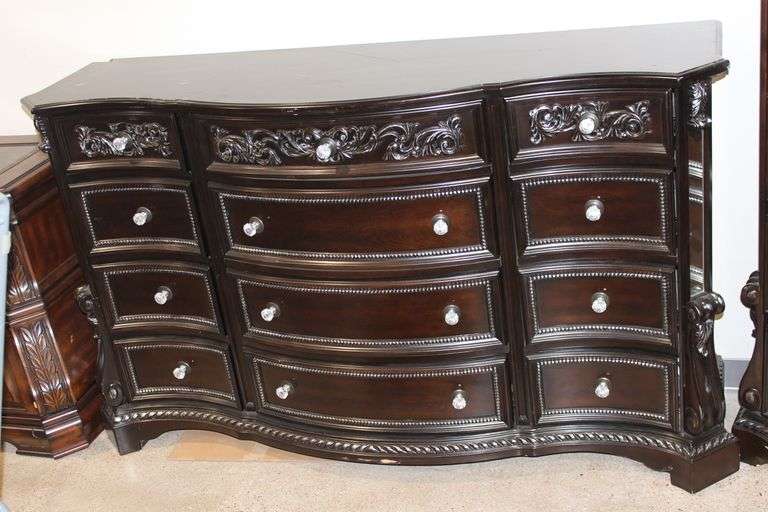CROWN MARK BANKSTON DARK BROWN 12-DRAWER DRESSER MODEL B1660-1 SOLID WOOD, WITH MIRRORED ACCENTS AND ACRYLIC KNOBS APROX 68" x 20" x 41" HARDLY USED MADE IN 2018, NEW RETAIL $1,300
