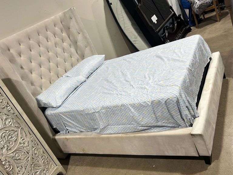 PARKER HOUSE DOWNY QUILTED QUEEN BED WITH MEMORY FOAM MATTRESS INCLUDED