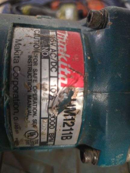 MAKITA HM1211B HEAVY DUTY ELECTRIC 20LB HAMMER DRILL WITH CASE AND ATTACHMENTS