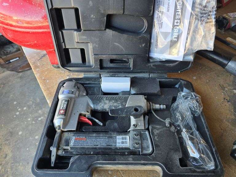 PORTER CABLE PIN138 1-3/8" 23GA. FINISH NAILER IN CASE WITH MANUAL AND SAFETY GLASSES