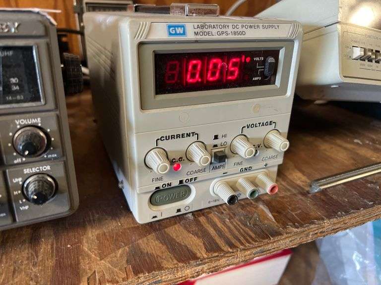 GW LABORATORY DC POWER SUPPLY MODEL GPS-1850D WITH POWER CABLE