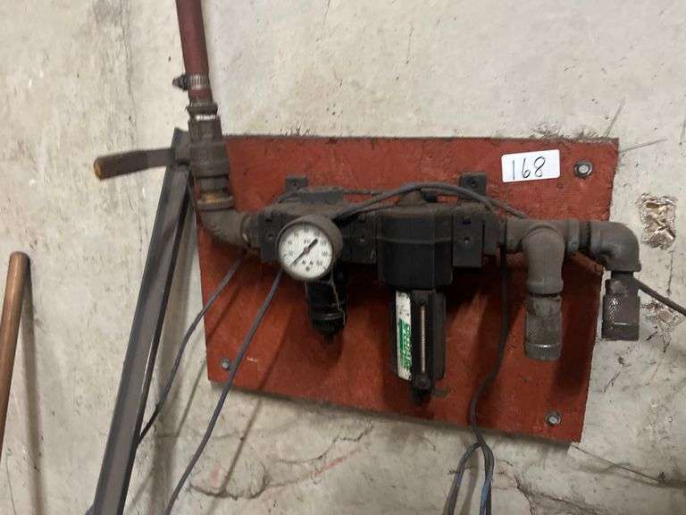 SPEEDAIRE PNEUMATIC GAUGE MANIFOLD 160PSI MAX COMPLETE WITH EXTREMELY LARGE HOSE but mounted to wall and requires removal