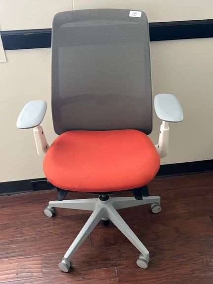 HAWORTH SOJI TASK CHAIR ON WHEELS WITH 3-ADJUSTABLE POSITIONS