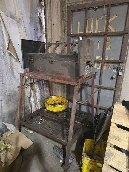 BLACKSMITHS GAS HEAT FORGE BUILT ONTO ROLLING CART, TOTAL DIM. APROX 44"SQ. BASE x 64" H