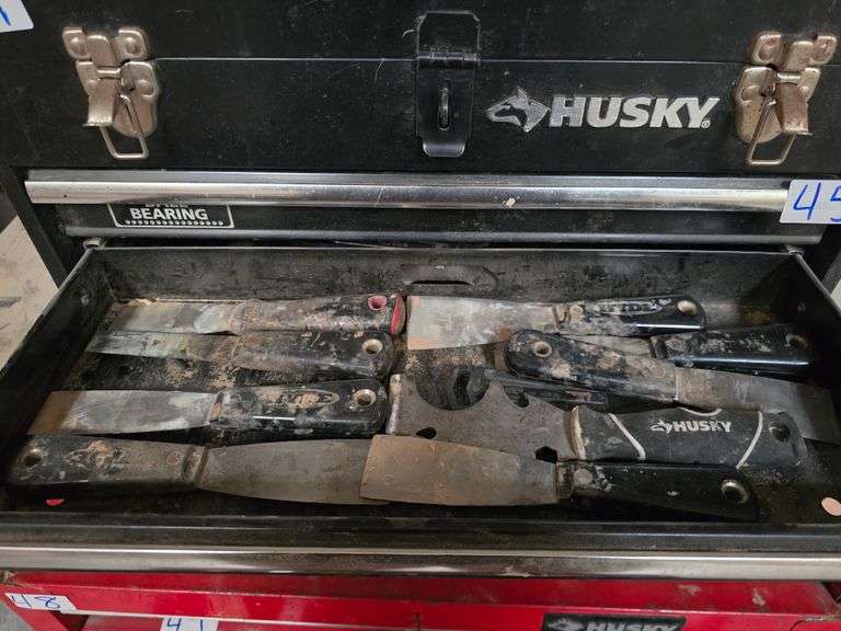 VARIETY OF PUTTY KNIVES