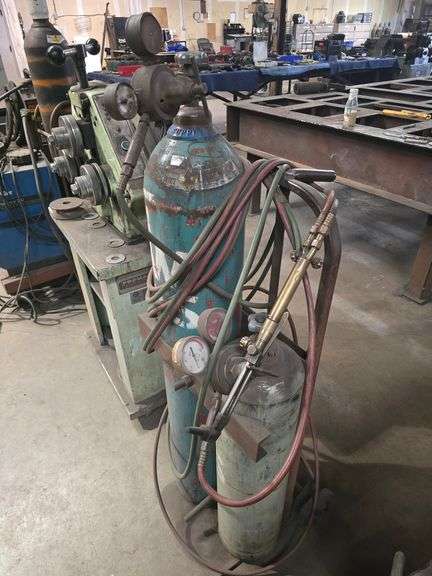 OXY/ACC CART WITH TORCH AND GAUGE MANIFOLD ALL NEEDED HOSING INCLD.