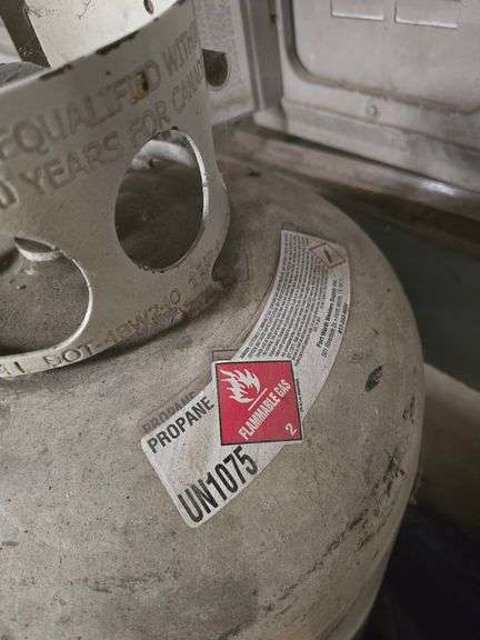 UN1075 LARGE PROPANE TANK 239lb*hoses not incld.