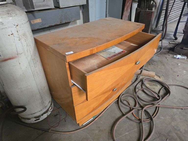 3-DRAWER SOLID WOOD DRESSER APROX 40"x21"x33"