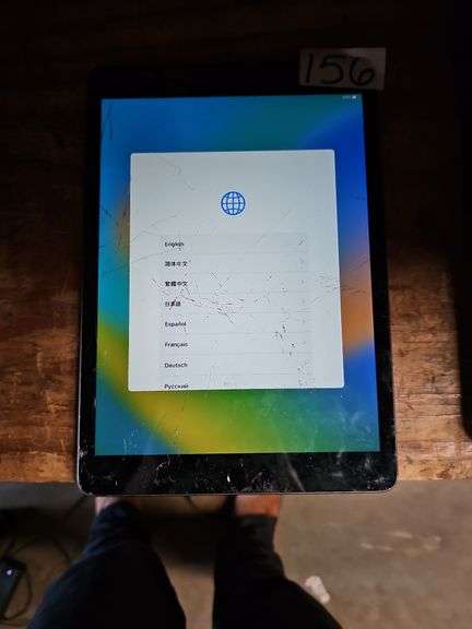 APPLE 10.2" IPAD 7TH GEN MODEL A2197 POWERS ON, RESET & READY FOR NEW USER BUT NEEDS SCREEN REPAIR
