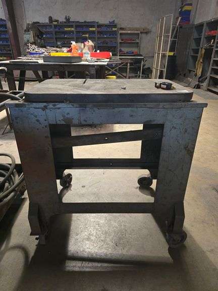 SOLID METAL ROLLING WORKBENCH APROX 34"x20"x36"