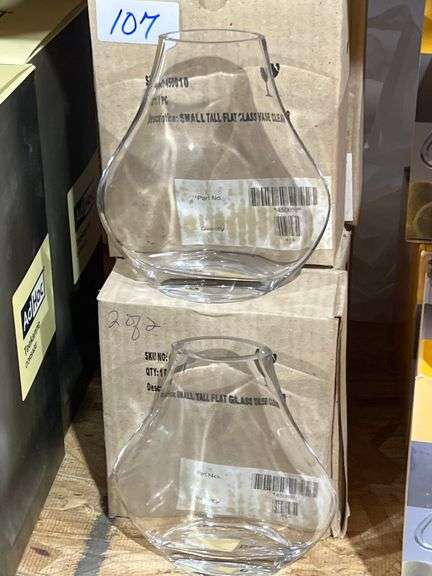 TAG SMALL TALL GLASS VASE CLEAR 450010 APROX 6" x 6.5"