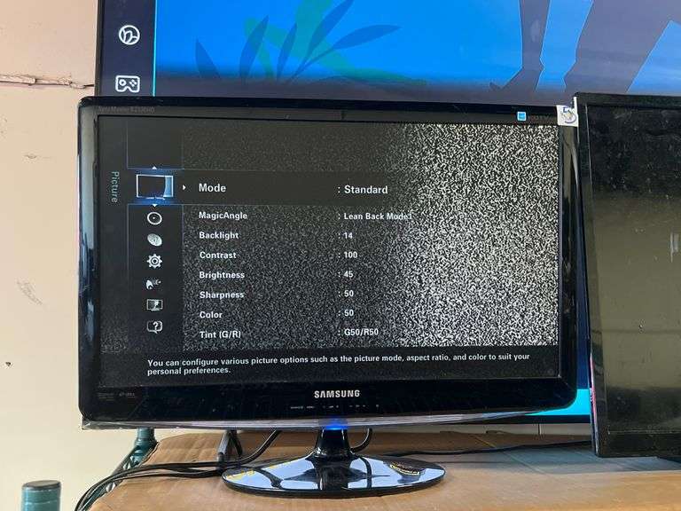 SAMSUNG HDTV  SYNCMASTER B2330HD MONITOR
