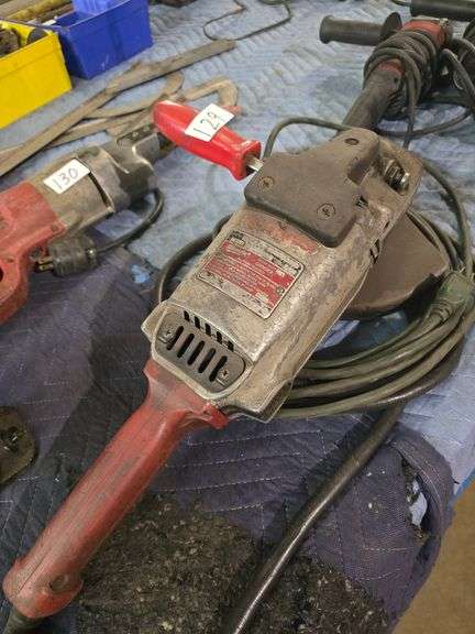 MILWAUKEE HEAVY DUTY GRINDER