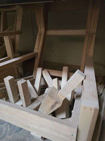 SOLID WOOD PROJECTS INCLUDING CHAIR BASES AND VARIOUS DÉCOR PCS