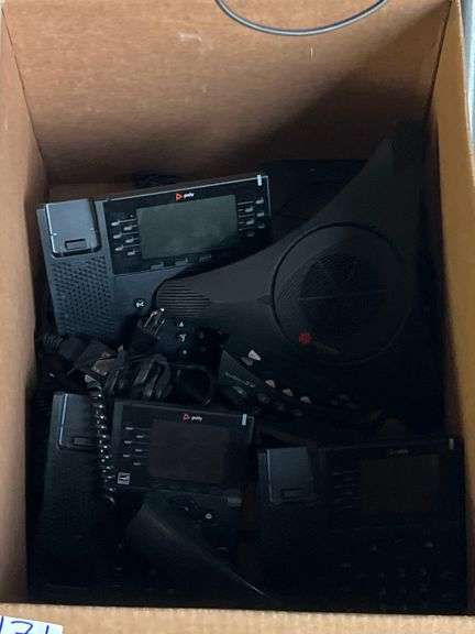 POLYCOM OFFICE PHONE CONFERENCE SYSTEM WITH SOME POWER CABLES INCLD.