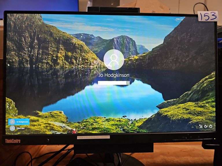 LENOVO THINKCENTRE TIO22 GEN3 TINY IN ONE 22" MONITOR WITH M710q MINI PC CORE i3 7th GEN INTEL USB KEYBOARD & MOUSE INCLD. Powers on, password protected, single Lenovo power cable incld.