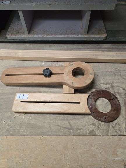 HANDMADE CIRCLE CUTTING JIG FOR ROUTER