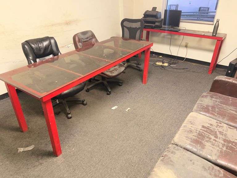 CONTENTS OF STAFF MEETING ROOM