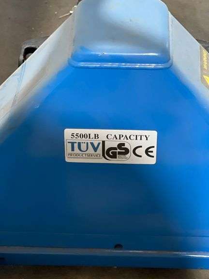 ULINE H-1483 PALLET JACK WITH 5500LB CAPACITY