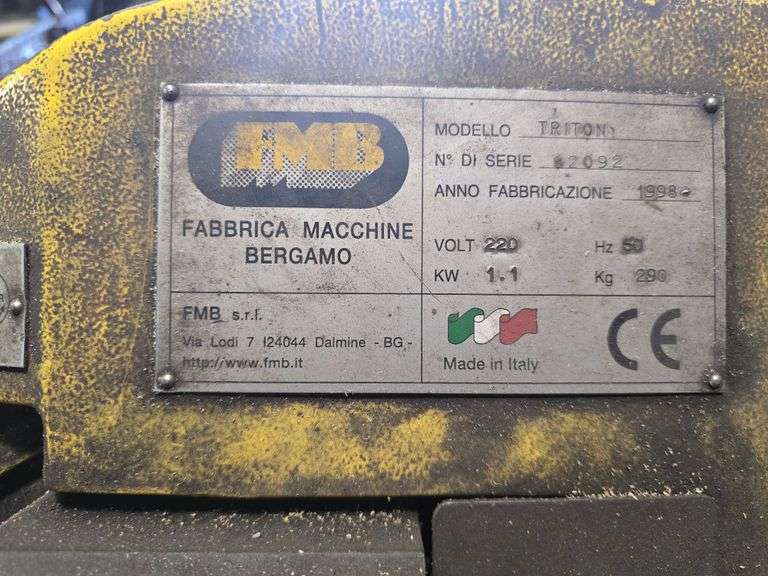 FMB FABRICA MACHINE BERGAMO INDUSTRIAL BAND SAW MODEL TRITON 220V 50HZ 1.1KW 290Kg BOLTED INTO GROUND