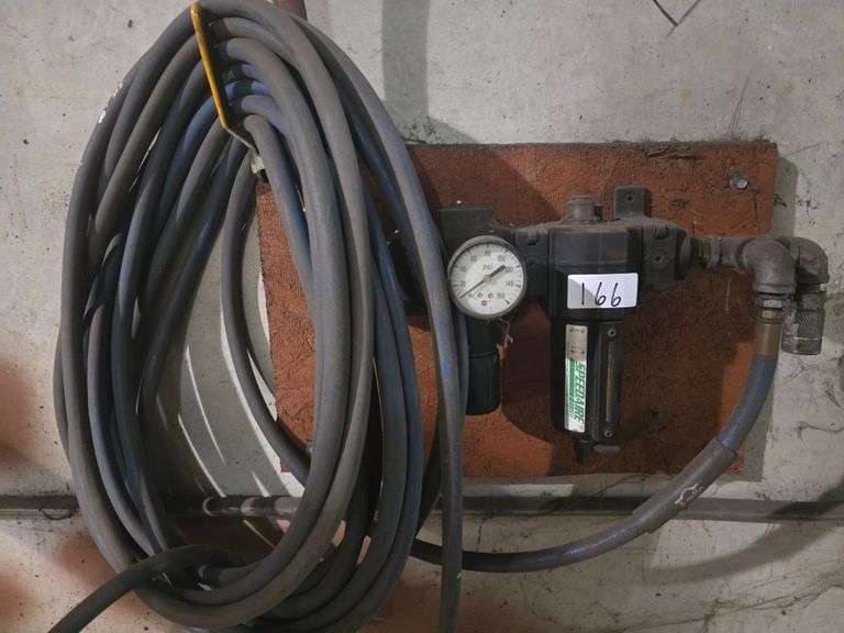 SPEEDAIRE PNEUMATIC GAUGE MANIFOLD 160PSI MAX COMPLETE WITH EXTREMELY LARGE HOSE **Requires removal from wall