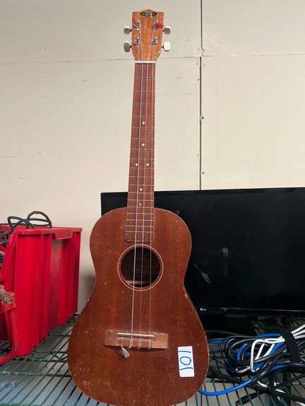 ARTIST LTD WORLD'S FINEST UKULELE 3525