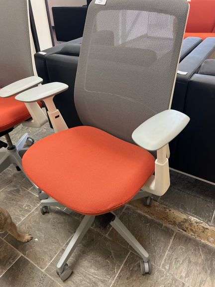 HAWORTH SOJI TASK CHAIR ON WHEELS WITH 3-ADJUSTABLE POSITIONS