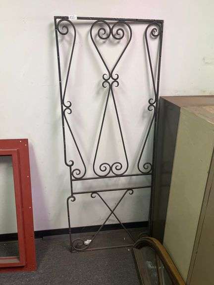 SOLID IRON DÉCOR APROX 72" x 28"