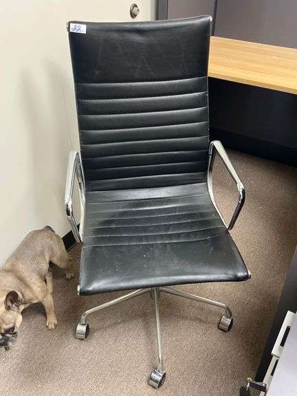 BLACK LEATHER LIKE OFFICE CHAIR WITH POLISHED CHROME METAL APROX 23"x20"x44"