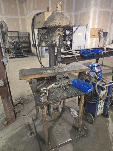 VINTAGE BUFFALO FORGE CO. #18 HEAVY DUTY DRILL PRESS MOUNTED TO WORK BENCH WITH CIRCUIT BREAKER IN WORKING COND.