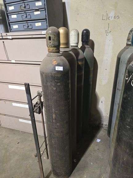 UN1072 COMPRESSED OXYGEN CYLINDERS
