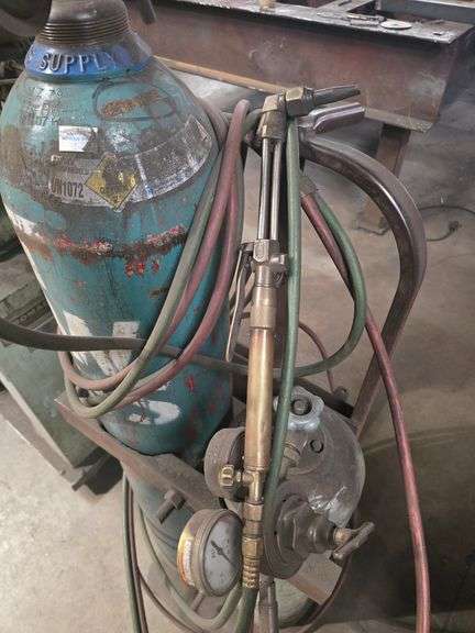 OXY/ACC CART WITH TORCH AND GAUGE MANIFOLD ALL NEEDED HOSING INCLD.