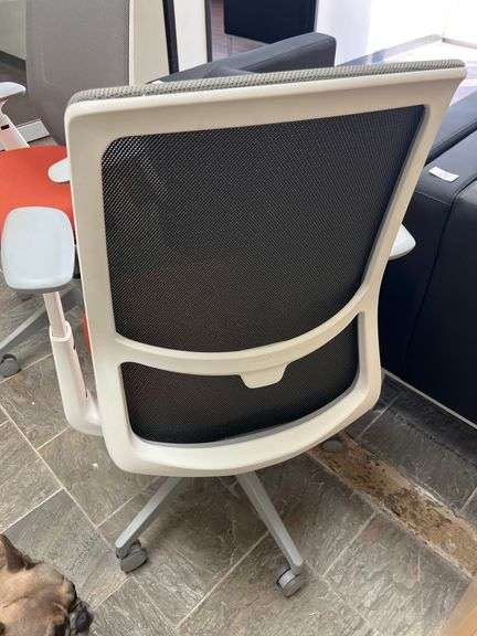 HAWORTH SOJI TASK CHAIR ON WHEELS WITH 3-ADJUSTABLE POSITIONS