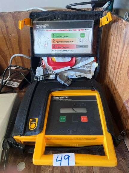 MEDTRONIC PHYSIO-CONTROL LIFEPAK DEFIBRILLATOR CASE WITH ACCESSORIES