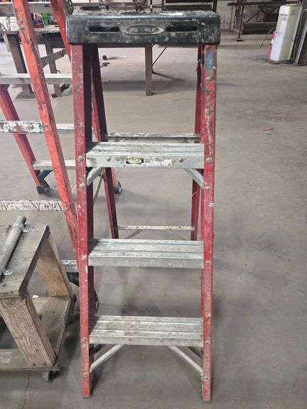 WERNER 4' LADDER