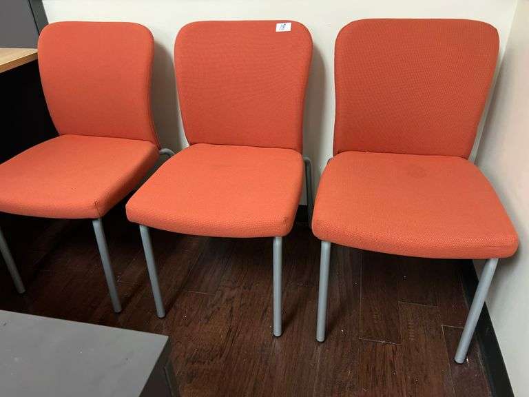 HAWORTH LOOK SIDE CHAIR STACKABLE, UPHOLSTERED WITH GREY METAL LEGS APROX 19"x20"x34"