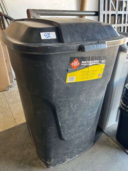 OTTO MULTI-PURPOSE ROLLOUT 45 GAL TRASH BIN WITH ATTACHED LID