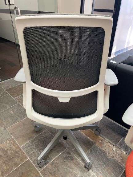 HAWORTH SOJI TASK CHAIR ON WHEELS WITH 3-ADJUSTABLE POSITIONS