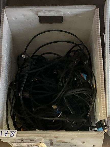 HDMI AND 4K DISPLAY CABLES