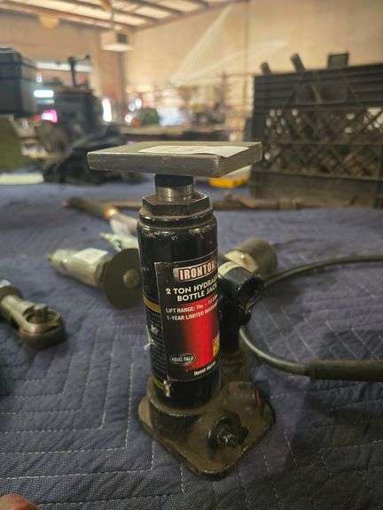 IRONTON 2-TON HYDRAULIC BOTTLE JACK #46230
