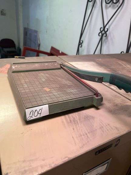 PREMIER PHOTO MATERIALS PAPER CUTTER