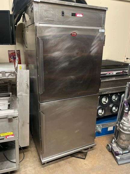 FWE– FOOD WARMING EQUIPMENT COMPANY HEATED CABINET STAINLESS STEEL 6'x3' DOUBLE DOOR  MODEL: TST-19SL-TB 120V 18.3A PTN: IPX4 **Pulled from Taco Bell Remodel