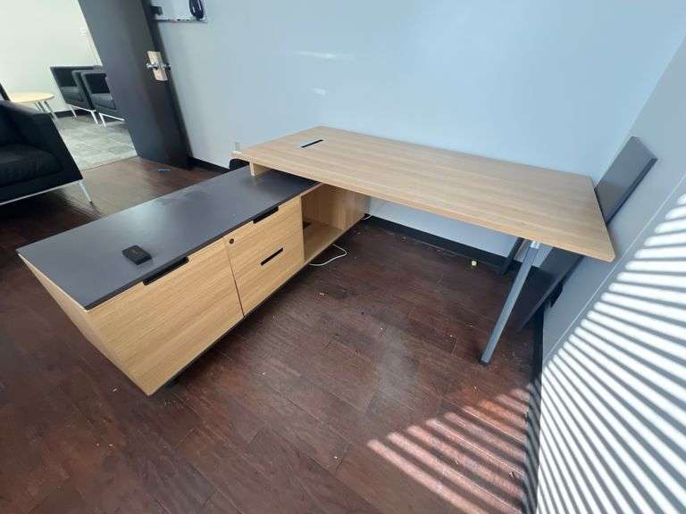 MODERN METAL & WOOD L-SHAPED DESK WITH MULTIPLE SHELVES AND DRAWER APROX TOTAL DIM. 6'4" x 71" x 30"