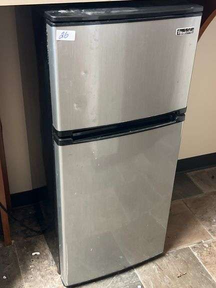MAGIC CHEF 4.3CU.FT. TWO DOOR REFRIGERATOR STAINLESS AND BLACK MODEL HVDR430SE IN WORKING CONDITION